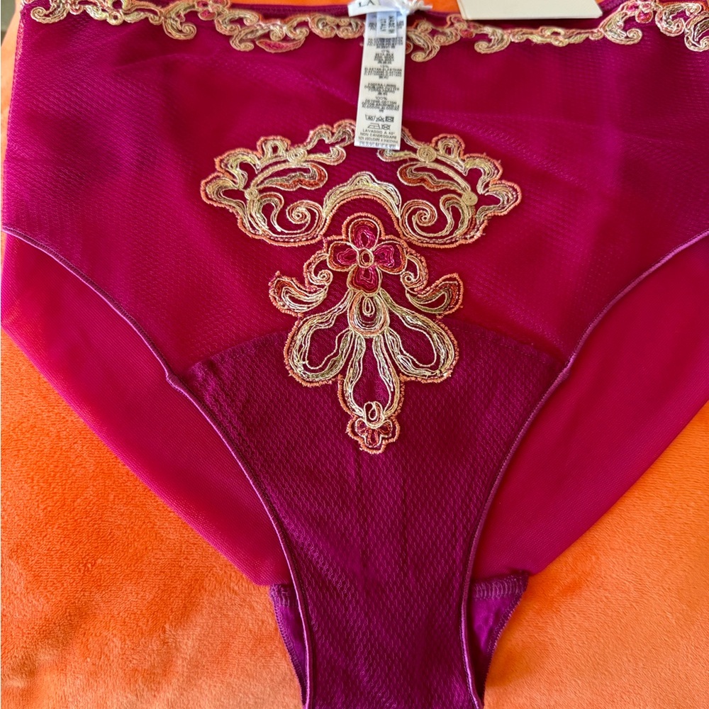 La Perla lingerie brand-new with tag embroidered pinches size 4